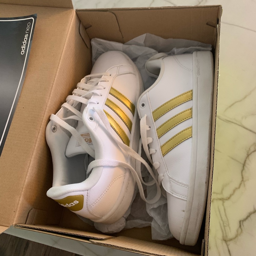 Adidas tennis shoes